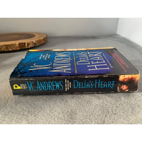 V.C. Andrews "Delias Heart" Paperback Novel - Picture 4 of 4